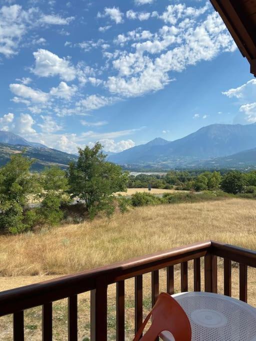 Appartement Familial A Crots Bagian luar foto