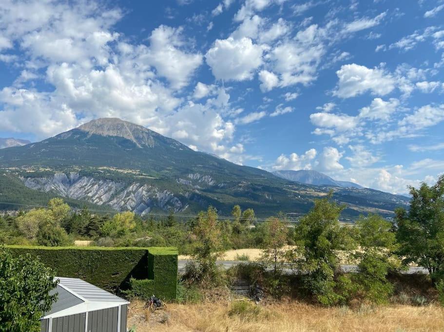 Appartement Familial A Crots Bagian luar foto
